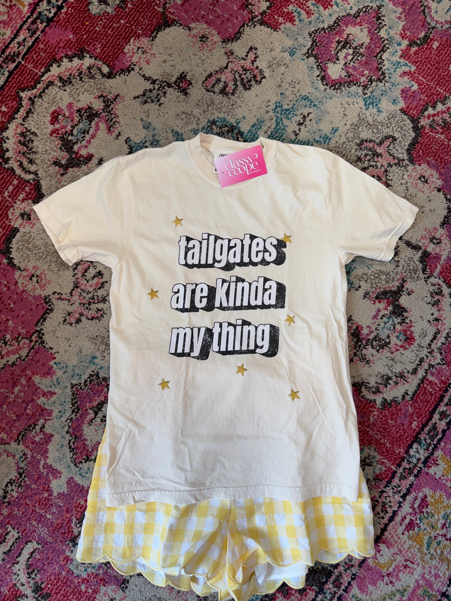 TAILGATES ARE MY KINDA THING GRAPHIC TEE - IVORY