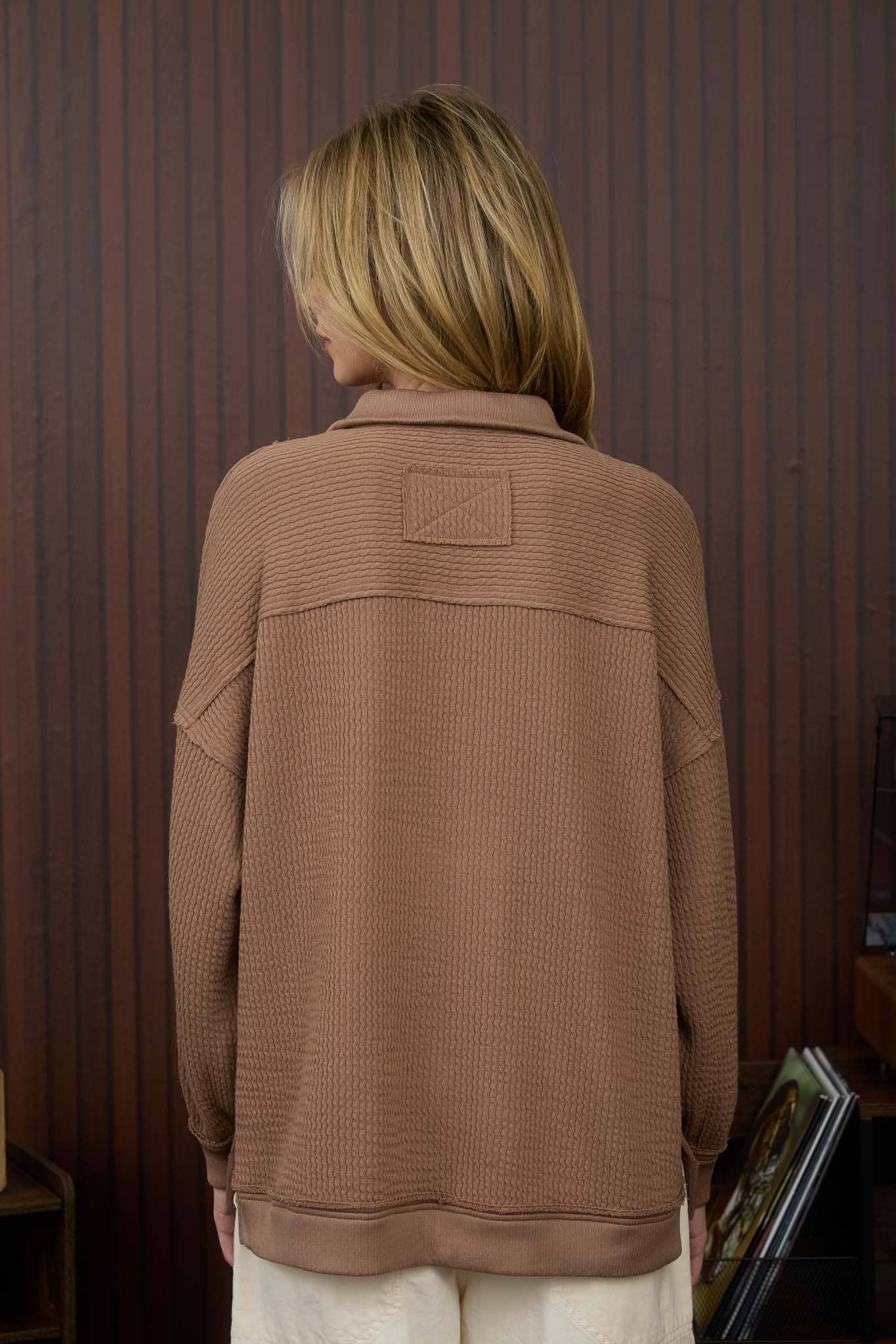 HALF ZIP COLLARED LONG SLEEVE WAFFLE KNIT TOP: MOCHA