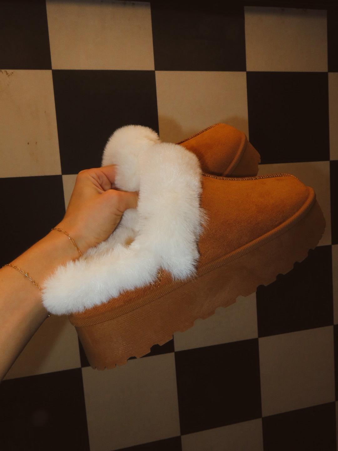 FUR LINED CUFF SHERPA SLIPPER: TAN