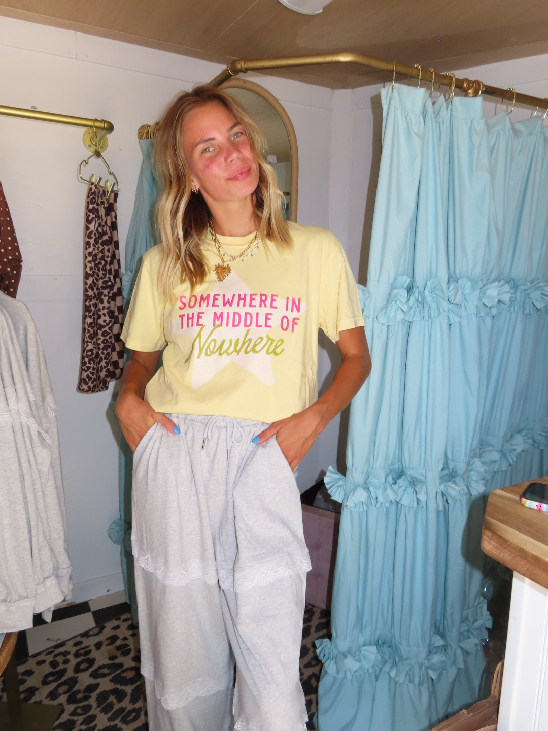 MIDDLE OF NOWHERE STAR GRAPHIC TEE - BUTTER YELLOW