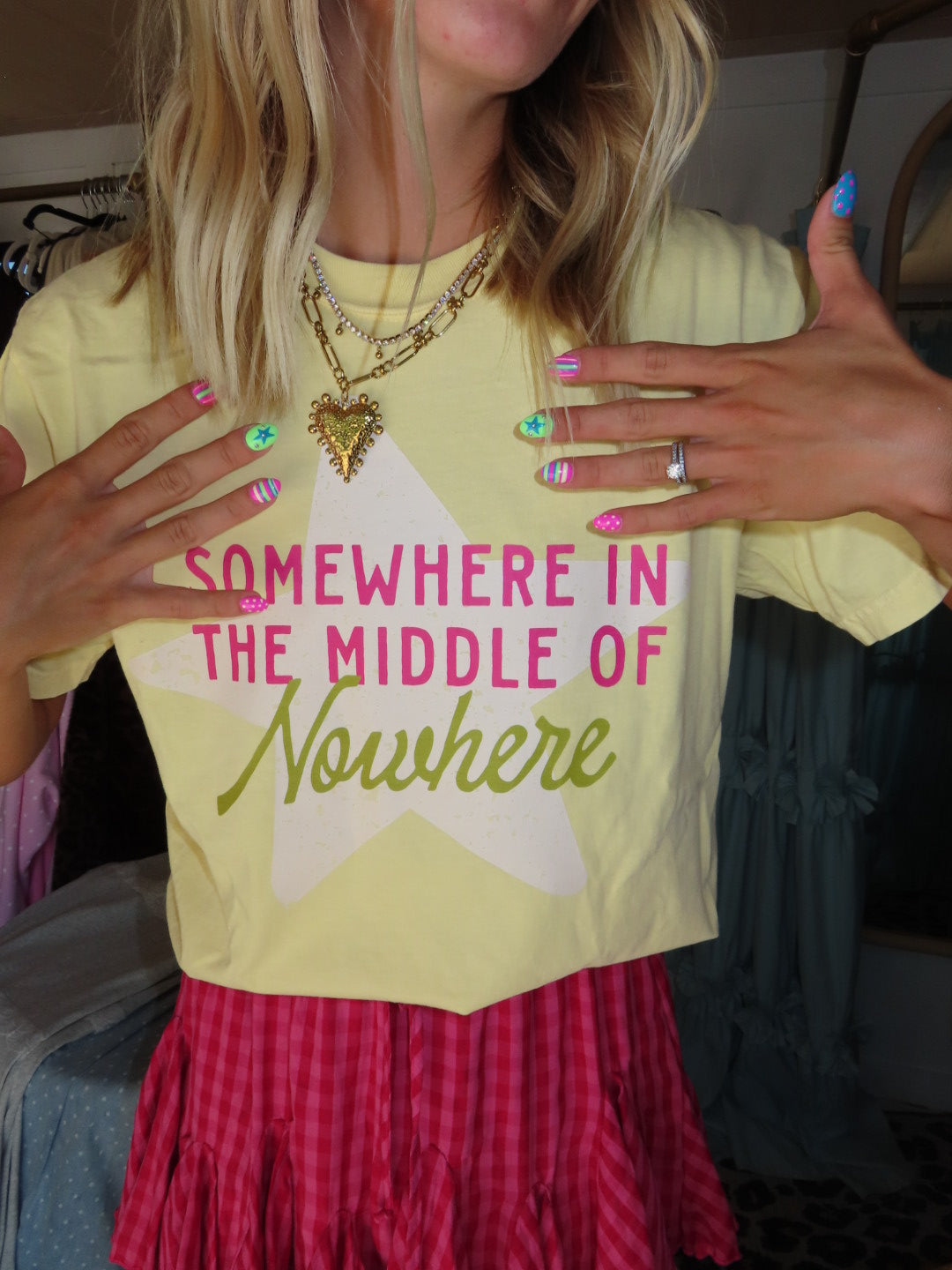 MIDDLE OF NOWHERE STAR GRAPHIC TEE - BUTTER YELLOW